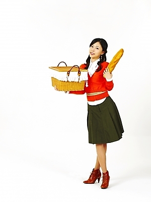 포토 JPG 스튜디오촬영 모델 여자 빵 포즈 한명 누끼 사람 20대 성인 쇼핑 바구니 한국인 바게트 여자만 여자한명만 성인여자만 청년만 청년여자만 성인한명만 청년여자한명만 성인여자한명만 성인만 국내포토 1 음식 실내 동양인 청년 파일형식