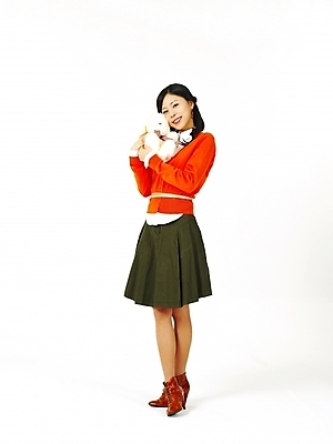 포토 JPG 스튜디오촬영 전신 모델 여자 인형 포즈 선물 한명 누끼 사람 20대 성인 쇼핑 청춘 곰인형 한국인 여자만 여자한명만 성인여자만 청년만 청년여자만 성인한명만 청년여자한명만 성인여자한명만 성인만 국내포토 1 컨셉 실내 동양인 청년 파일형식