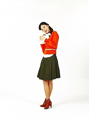 포토 JPG 스튜디오촬영 전신 모델 여자 인형 포즈 선물 한명 누끼 사람 20대 성인 쇼핑 청춘 곰인형 한국인 여자만 여자한명만 성인여자만 청년만 청년여자만 성인한명만 청년여자한명만 성인여자한명만 성인만 국내포토 1 컨셉 실내 동양인 청년 파일형식