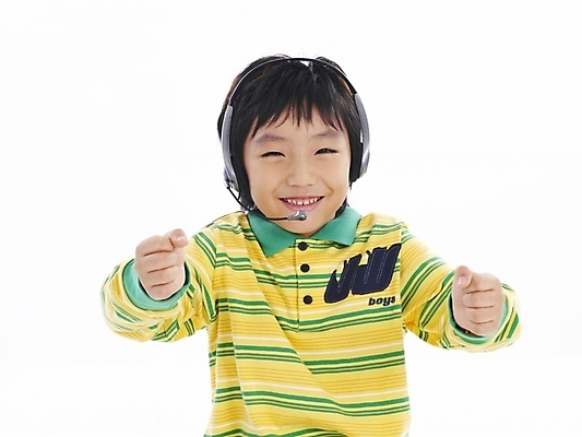 포토 JPG 스튜디오촬영 남자 어린이 포즈 부분 말하기 한명 누끼 사람 소년 상반신 헤드폰 헤드셋 듣기 한국인 즐거움 듣기평가 남자만 남자한명만 어린이만 소년만 소년한명만 국내포토 1 감정 음향기기 모션 실내 동양인 시험 파일형식