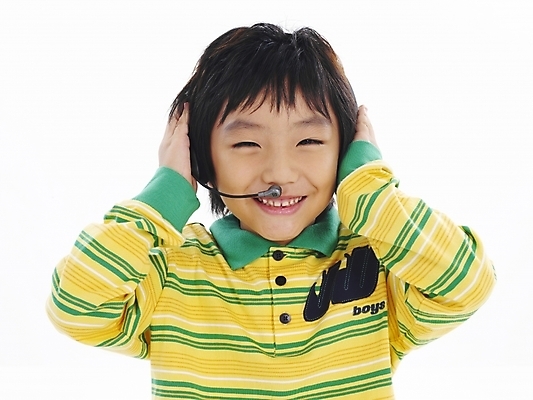 포토 JPG 스튜디오촬영 남자 어린이 포즈 부분 말하기 한명 누끼 사람 소년 상반신 헤드폰 헤드셋 듣기 한국인 즐거움 듣기평가 남자만 남자한명만 어린이만 소년만 소년한명만 국내포토 1 감정 음향기기 모션 실내 동양인 시험 파일형식