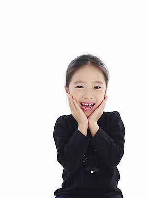 포토 JPG 스튜디오촬영 여자 행복 어린이 포즈 부분 한명 웃음 누끼 사람 손짓 소녀 상반신 앞모습 한국인 즐거움 여자만 여자한명만 어린이만 소녀만 소녀한명만 국내포토 1 감정 뷰포인트 모션 실내 표정 동양인 파일형식