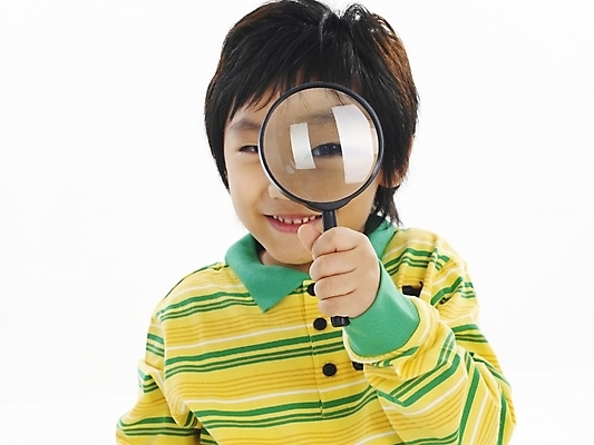 포토 JPG 스튜디오촬영 어린이교육 교육 남자 어린이 포즈 부분 돋보기 한명 누끼 사람 근접촬영 소년 상반신 한국인 관찰 확대 남자만 남자한명만 어린이만 소년만 소년한명만 국내포토 1 뷰포인트 모션 실내 동양인 파일형식