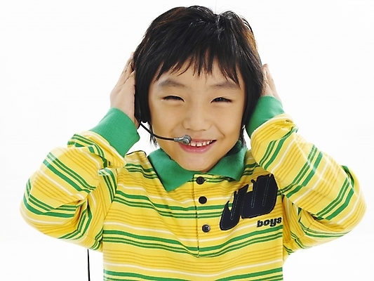 포토 JPG 스튜디오촬영 남자 어린이 포즈 부분 말하기 한명 웃음 사람 근접촬영 소년 상반신 헤드폰 헤드셋 듣기 한국인 듣기평가 남자만 남자한명만 어린이만 소년만 소년한명만 국내포토 1 뷰포인트 음향기기 모션 실내 표정 동양인 시험 파일형식