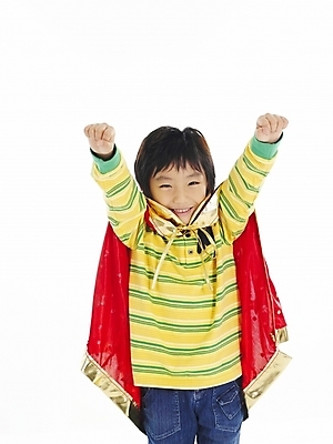 포토 JPG 스튜디오촬영 남자 어린이 포즈 부분 놀이 한명 누끼 사람 소년 상반신 한국인 망토 흉내 슈퍼맨 남자만 남자한명만 어린이만 소년만 소년한명만 국내포토 1 모션 실내 동양인 영웅 파일형식