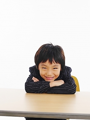 포토 JPG 스튜디오촬영 남자 어린이 포즈 비즈니스 부분 탁자 한명 사람 소년 상반신 한국인 책상 남자만 남자한명만 어린이만 소년만 소년한명만 국내포토 1 가구 실내 동양인 파일형식