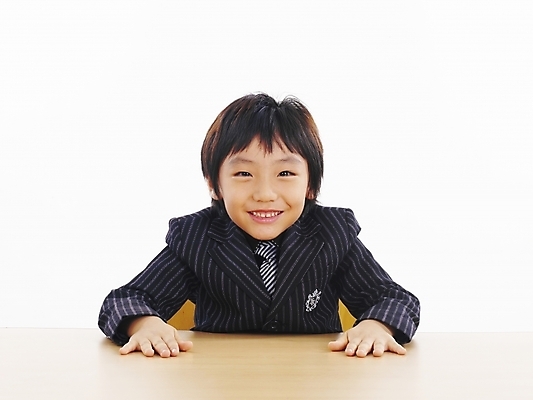 포토 JPG 스튜디오촬영 남자 어린이 포즈 비즈니스 부분 탁자 한명 사람 소년 상반신 한국인 책상 남자만 남자한명만 어린이만 소년만 소년한명만 국내포토 1 가구 실내 동양인 파일형식