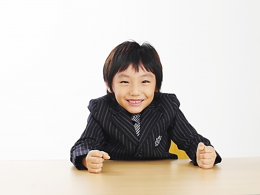 포토 JPG 스튜디오촬영 남자 어린이 포즈 비즈니스 부분 탁자 한명 사람 소년 상반신 한국인 책상 남자만 남자한명만 어린이만 소년만 소년한명만 국내포토 1 가구 실내 동양인 파일형식