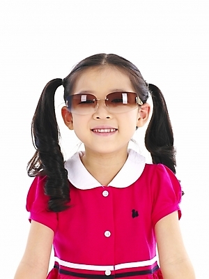 포토 JPG 스튜디오촬영 여자 어린이 포즈 부분 놀이 한명 누끼 사람 소녀 상반신 선글라스 뷰티 한국인 흉내 여자만 여자한명만 어린이만 소녀만 소녀한명만 국내포토 1 안경 모션 실내 동양인 파일형식