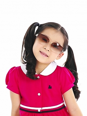 포토 JPG 스튜디오촬영 여자 어린이 포즈 부분 놀이 한명 누끼 사람 소녀 상반신 선글라스 뷰티 한국인 흉내 여자만 여자한명만 어린이만 소녀만 소녀한명만 국내포토 1 안경 모션 실내 동양인 파일형식