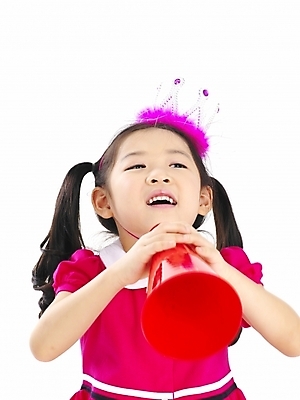 포토 JPG 스튜디오촬영 전신 여자 어린이 포즈 부분 모션 왕관 안내 한명 사람 소녀 이벤트 상반신 확성기 한국인 알림 여자만 여자한명만 어린이만 소녀만 소녀한명만 국내포토 1 실내 동양인 파일형식