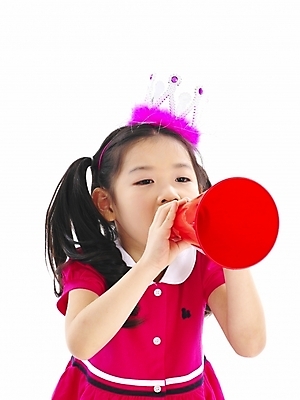 포토 JPG 스튜디오촬영 전신 여자 어린이 포즈 부분 모션 왕관 안내 한명 사람 소녀 이벤트 상반신 파티 확성기 한국인 알림 여자만 여자한명만 어린이만 소녀만 소녀한명만 국내포토 1 실내 동양인 파일형식