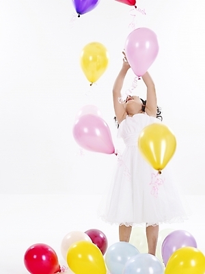 포토 JPG 스튜디오촬영 전신 드레스 여자 어린이 포즈 한명 사람 소녀 이벤트 파티 한국인 풍선 풍선잡기 여자만 여자한명만 어린이만 소녀만 소녀한명만 국내포토 1 옷 실내 동양인 잡기 파일형식