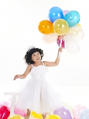 포토 JPG 스튜디오촬영 전신 드레스 여자 어린이 포즈 한명 사람 소녀 이벤트 파티 한국인 풍선 여자만 여자한명만 어린이만 소녀만 소녀한명만 국내포토 1 옷 실내 동양인 파일형식