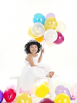 포토 JPG 스튜디오촬영 전신 드레스 여자 어린이 포즈 한명 사람 소녀 이벤트 파티 한국인 풍선 여자만 여자한명만 어린이만 소녀만 소녀한명만 국내포토 1 옷 실내 동양인 파일형식