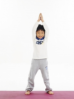 포토 JPG 스튜디오촬영 전신 남자 어린이 포즈 요가 건강 한명 사람 소년 운동 스트레칭 한국인 매트 체조 남자만 남자한명만 어린이만 소년만 소년한명만 국내포토 1 웰빙 실내 동양인 파일형식