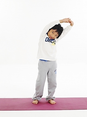 포토 JPG 스튜디오촬영 전신 남자 어린이 포즈 요가 건강 한명 사람 소년 운동 스트레칭 한국인 매트 체조 남자만 남자한명만 어린이만 소년만 소년한명만 국내포토 1 웰빙 실내 동양인 파일형식