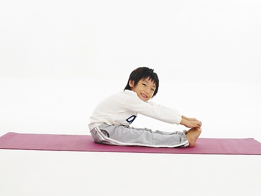 포토 JPG 스튜디오촬영 전신 남자 어린이 포즈 요가 건강 한명 사람 소년 운동 스트레칭 한국인 매트 체조 남자만 남자한명만 어린이만 소년만 소년한명만 국내포토 1 웰빙 실내 동양인 파일형식