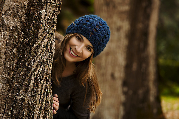 포토 JPG 해외이미지 나무 백인 모델 라이프스타일 응시 계절 공원 여자 행복 자연 한명 미소 사람 20대 성인 야외 세로 유행 가을 성인여자한명만 해외202004 해외포토 서양인 식물 1 시선 공공시설 감정 표정 청년 생활 생태계 여자한명만 성인여자만 파일형식