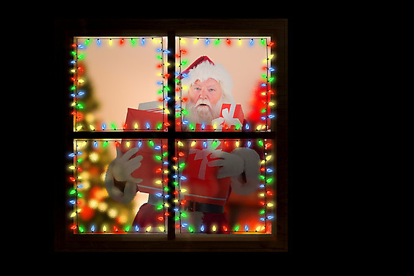 포토 JPG 해외이미지 백인 라이프스타일 응시 노년 남자 크리스마스 거실 창문 가정 전등 수염 아파트 주택 선물 한명 서기 장식 빨간색 빛 컬러풀 크리스마스트리 산타클로스 축제 흰색 축하 소프트포커스 주기 벽난로 전나무 빛망울 노인남자한명만 카피스페이스 해외202004 해외포토 서양인 나무 1 시선 기념일 컬러 컨셉 모션 조명 촬영기법 사람 성인 건물 생활 공백 남자한명만 노인남자만 파일형식