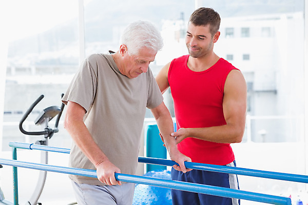 포토 JPG 해외이미지 백인 라이프스타일 남자 함께함 실내 건강 서기 성인 두명 30대 운동복 운동 걷기 강사 헬스장 도움 60대 체육관 바디케어 해외202004 해외포토 서양인 직업 옷 노년 컨셉 모션 사람 내부 생활 장년 헬스 파일형식