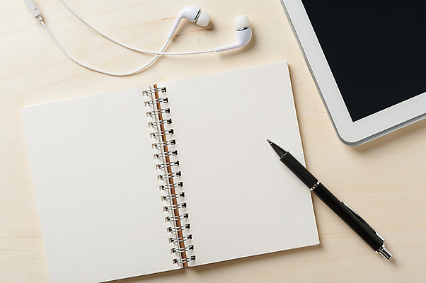 포토 JPG 해외이미지 라이프스타일 디자인 종이 백그라운드 인터넷 비즈니스 텍스트 모바일 추상 아이디어 직장 사람없음 스마트폰 사무실 알약 펜 디지털 다이어리 쪽지 공책 공백 업무 네트워크 메시지 잡지 연결 휴대용 작가 스마트 조언 스타일 힙스터 카피스페이스 셀룰러 해외202004 해외포토 직업 패션 컨셉 무늬 회사 문구용품 생활 간행물 핸드폰 스마트기기 필기구 약 사무용품 작업 오브젝트 파일형식