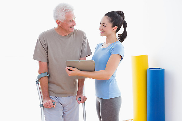 포토 JPG 해외이미지 백인 라이프스타일 여자 남자 행복 함께함 실내 건강 서기 성인 두명 30대 운동복 운동 걷기 강사 헬스장 도움 60대 체육관 보여주기 바디케어 서류판 해외202004 해외포토 서양인 직업 옷 노년 감정 컨셉 모션 사람 내부 생활 장년 사무용품 헬스 파일형식