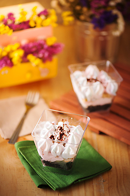 포토 JPG 해외이미지 전통 음식 백그라운드 아침 디저트 요리 사람없음 목재 컵 과자 주방 식당 수확 시골 신선 고명 고급 달콤 맛 설탕 준비 냅킨 복고 핸드메이드 휘핑크림 스타일 맛있는 해외202004 해외포토 주간 나무 식기 컨셉 농업 재료 상점 크림 휘핑 파일형식