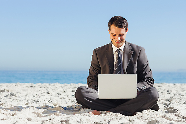 포토 JPG 해외이미지 백인 남자 행복 모래 파도 바다 하늘 넥타이 휴가 한명 사람 앉기 정장 20대 성인 야외 물 노트북 컴퓨터 햇빛 맑음 자유 비즈니스맨 성인남자한명만 내려보기 해외202004 해외포토 자연요소 서양인 1 잡화 옷 감정 컨셉 비즈니스 모션 날씨 청년 전자제품 태양 직장인 남자한명만 성인남자만 파일형식