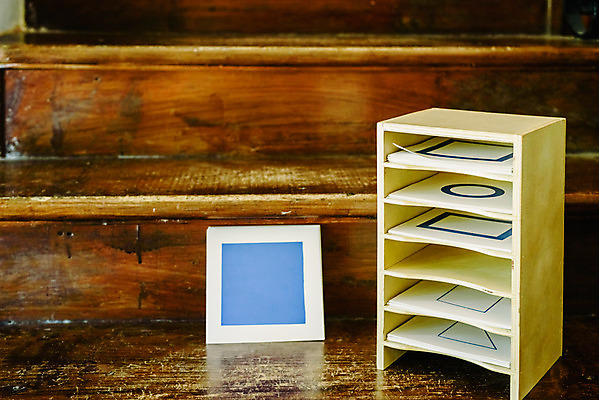 포토 JPG 해외이미지 교육 어린이 가구 교실 학교 상상 놀이 탁자 선반 실내 사람없음 내부 목재 장식 컬러풀 장난감 교사 블록 유치원 놀이방 방 장비 게임 공구 수학 가르침 놀이터 캐비닛 책상 해외202004 해외포토 나무 직업 컬러 생활용품 재료 교과목 사람 도구 사물함 파일형식