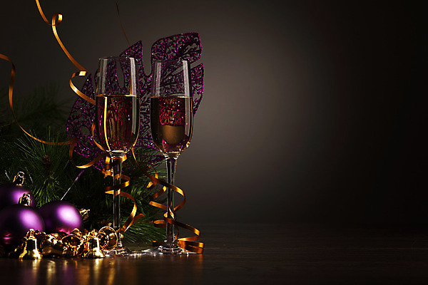 포토 JPG 해외이미지 디자인 기념일 행복 리본 음료 백그라운드 크리스마스 겨울 검은배경 새로움 기념 선물 사랑 사람없음 빛 상자 파티 축제 낭만 축하 알코올 샴페인 샴페인잔 해외202004 해외포토 계절 감정 컨셉 술잔 주류 이벤트 검은색 파일형식