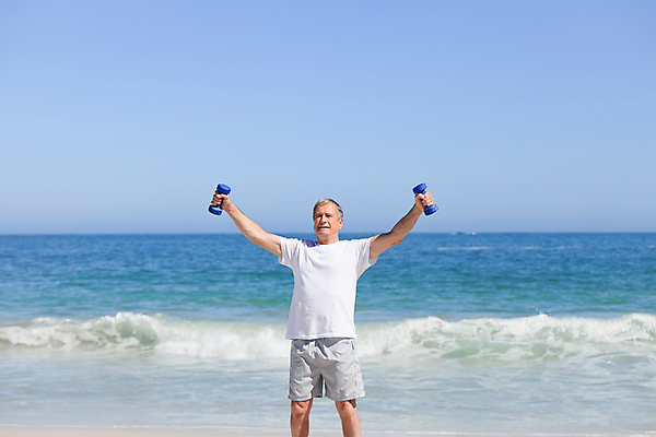 포토 JPG 해외이미지 백인 라이프스타일 남자 행복 건강 한명 웃음 사람 운동 60대 해외202004 해외포토 서양인 1 노년 감정 표정 생활 파일형식