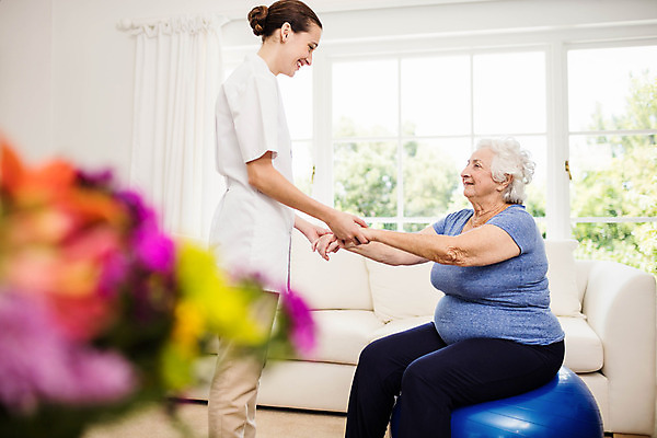 포토 JPG 해외이미지 백인 라이프스타일 여자 실내 건강 병원 두명 치료 진료 환자 간호사 70대 돌봄 의료성형뷰티 해외202004 해외포토 서양인 노년 의학 모션 사람 내부 생활 의료진 파일형식