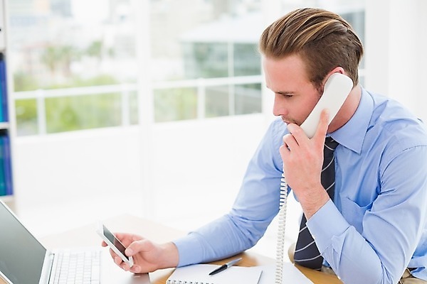 포토 JPG 해외이미지 백인 남자 넥타이 무선통신 직장 실내 한명 앉기 정장 20대 노트북 스마트폰 핸드폰 사무실 펜 스크린 비즈니스맨 무선전화기 전화기 스마트 집중 책상 문서 페이지 스타일 해외202004 해외포토 서양인 1 잡화 옷 가구 컨셉 회사 비즈니스 통신 모션 사람 청년 내부 전자제품 스마트기기 필기구 직장인 파일형식