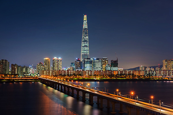 포토 JPG 해외이미지 아시아 여행 비즈니스 서울 한국 풍경 사람없음 건물 강 도시풍경 세계 탑 도시 전철 야간 쇼핑몰 장면 지역 대도시 스카이라인 남쪽 해외202004 해외포토 자연요소 건축물 나라 육상교통 대중교통 방향 파일형식