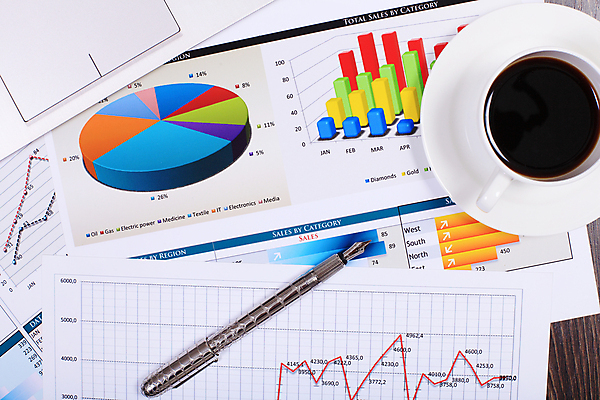 포토 JPG 해외이미지 종이 컨셉 회사 비즈니스 통계 탁자 그래프 직장 사람없음 사무실 펜 볼펜 자료 계산기 정보 키보드 업무 계획 오브젝트 보고서 문서 해외202004 해외포토 가구 문구용품 필기구 장비 작업 파일형식