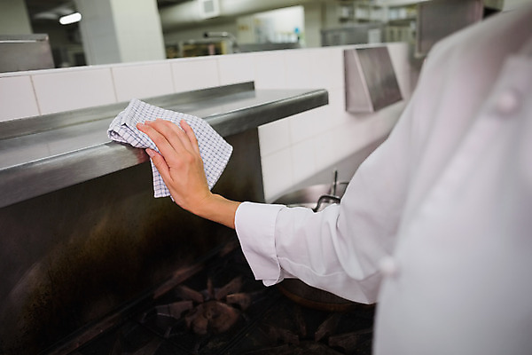 포토 JPG 해외이미지 백인 여자 실내 한명 서기 성인 30대 금속 주방 식당 청소 위생관리 해외202004 해외포토 서양인 1 모션 재질 관리 사람 내부 장년 상점 파일형식