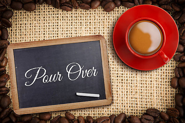 포토 JPG 해외이미지 모양 커피 사람없음 컵 빨간색 학습 갈색 칠판 원두 컵받침 분필 따뜻한음료 카페인 해외202004 해외포토 식기 교육 음료 컬러 받침대 초크 파일형식