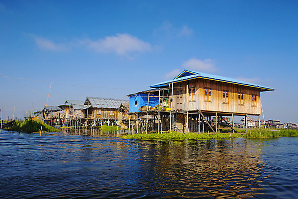 포토 JPG 해외이미지 구름 라이프스타일 외관 문화 호수 불교 창문 하늘 지붕 휴가 주택 동양인 사람없음 목재 강 컬러풀 반사 쌓기 평화 마을 탑 침묵 새벽 기둥 연못 재산 황금 가난 땅 생태계 시골집 캄보디아 미얀마 생태학 해외202004 해외포토 자연요소 나무 건축물 교육 건축 아시아 종교 컬러 컨셉 재료 모션 인종 건물 생활 금융 소리 파일형식