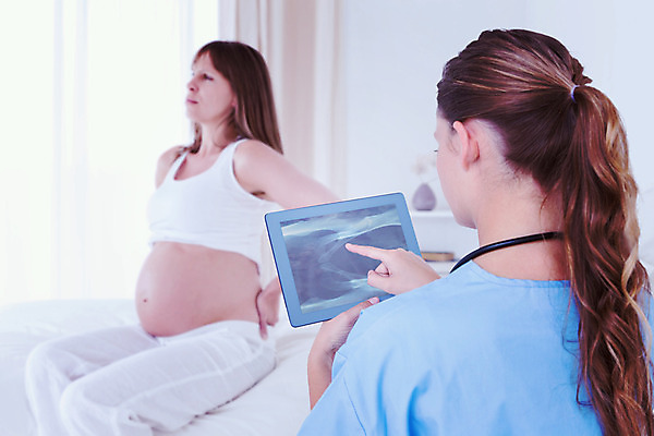 포토 JPG 해외이미지 백인 라이프스타일 손 여자 여유 백그라운드 신발 유리 휴식 새로움 엑스레이 사랑 앉기 성인 두명 책 물 30대 태블릿 알약 임신 침실 고통 간호사 의사 침대 커튼 기다림 우아함 예측 태아 내추럴 성인여자만 해외202004 해외포토 자연요소 서양인 감정 가구 컨셉 의학 모션 재질 사람 생활 신체부위 장년 전자제품 스마트기기 약 의료진 여자만 성인만 파일형식