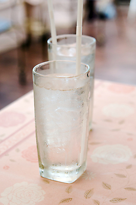 포토 JPG 해외이미지 음료 유리 사람없음 물 얼음 흰색 신선 투명 액체 시원함 순수 상쾌 고체 해외202004 해외포토 자연요소 감정 컬러 컨셉 재질 파일형식