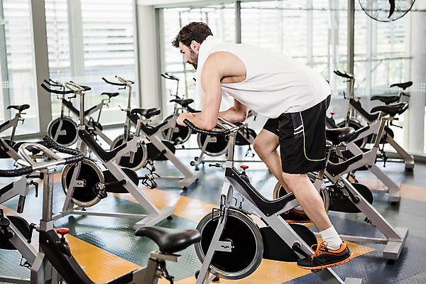 포토 JPG 해외이미지 서양인 외국인 백인 라이프스타일 남자 스포츠 실내 건강 한명 서기 20대 성인 운동복 운동 헬스사이클 힘 헬스장 체육관 성인남자한명만 해외202004 해외포토 1 옷 모션 사람 인종 청년 내부 생활 운동기구 헬스 남자한명만 성인남자만 파일형식