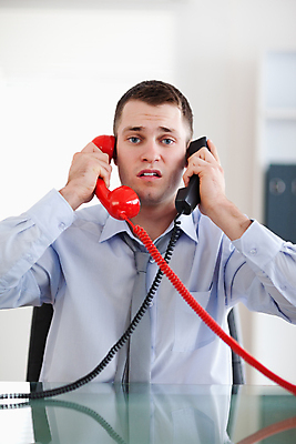 포토 JPG 해외이미지 응시 남자 스트레스 말하기 한명 들기 상반신 성인 앞모습 사무실 업무 비즈니스맨 좌절 수화기 바쁨 업무과다 과부하 성인남자한명만 해외202004 해외포토 1 시선 감정 뷰포인트 컨셉 비즈니스 모션 사람 작업 직장인 전화기 남자한명만 성인남자만 파일형식