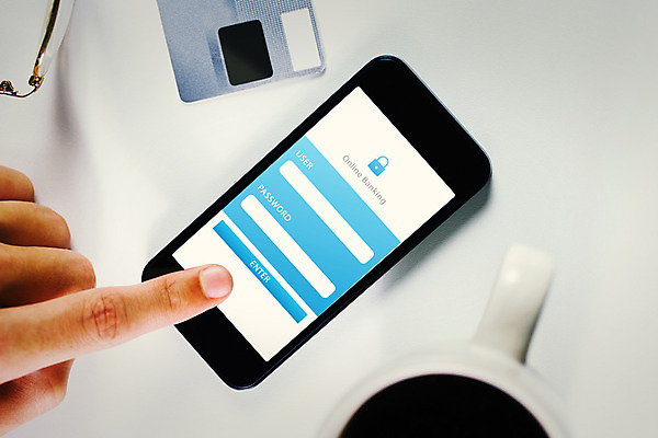 포토 JPG 해외이미지 백인 손 남자 인터넷 비즈니스 손가락 한명 안전 근접촬영 20대 신체부위 스마트폰 스크린 터치 잡기 비즈니스맨 신용카드 암호 모바일뱅킹 인터페이스 핀테크 성인남자한명만 해외202004 해외포토 서양인 1 뷰포인트 모션 모바일 사람 청년 금융 핸드폰 스마트기기 직장인 뱅킹 남자한명만 성인남자만 파일형식