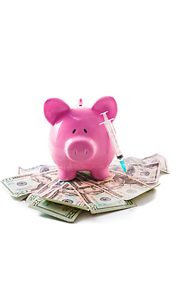 포토 JPG 해외이미지 컨셉 주사기 사람없음 금융 달러 저축 돼지저금통 흰배경 보험 해외202004 해외포토 백그라운드 돈 의료기기 경제 저금통 흰색 파일형식