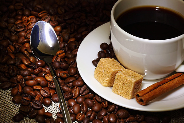 포토 JPG 해외이미지 접시 커피 음료 음식 탁자 따뜻함 사람없음 컵 갈색 검은색 거품 카페 머그컵 흰색 뜨거움 낟알 컵받침 카푸치노 에스프레소 모카 카페인 해외202004 해외포토 식기 컬러 가구 상점 받침대 파일형식