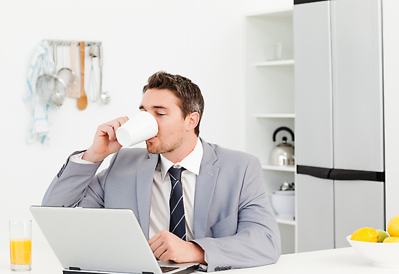 포토 JPG 해외이미지 백인 라이프스타일 응시 남자 행복 음료 백그라운드 인터넷 휴식 실내 한명 사람 앉기 성인 컵 노트북 빛 컴퓨터 기쁨 방 흰색 업무 비즈니스맨 성인남자한명만 해외202004 해외포토 서양인 1 식기 시선 감정 컬러 컨셉 비즈니스 모션 내부 생활 전자제품 작업 직장인 남자한명만 성인남자만 파일형식