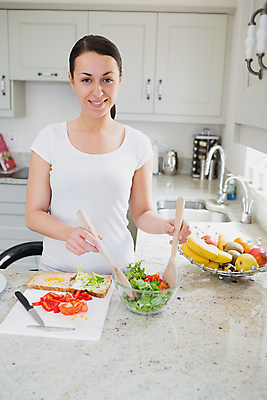 포토 JPG 해외이미지 백인 응시 여자 다이어트 과일 실내 건강 한명 상반신 20대 성인 샐러드 성인여자한명만 해외202004 해외포토 서양인 1 시선 음식 사람 청년 내부 여자한명만 성인여자만 파일형식