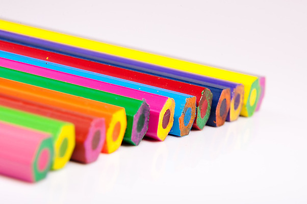 포토 JPG 해외이미지 분홍색 백그라운드 색연필 미술 사람없음 목재 빨간색 초록색 파란색 컬러풀 갈색 노란색 보라색 오브젝트 날카로움 스펙트럼 해외202004 해외포토 나무 컬러 재료 문화예술 학용품 파일형식