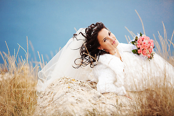 포토 JPG 해외이미지 주간 공원 여자 신부 바다 결혼 결혼식 한명 웃음 성인 야외 옆모습 성인여자한명만 해외202004 해외포토 자연요소 1 공공시설 뷰포인트 표정 사람 이벤트 여자한명만 성인여자만 파일형식